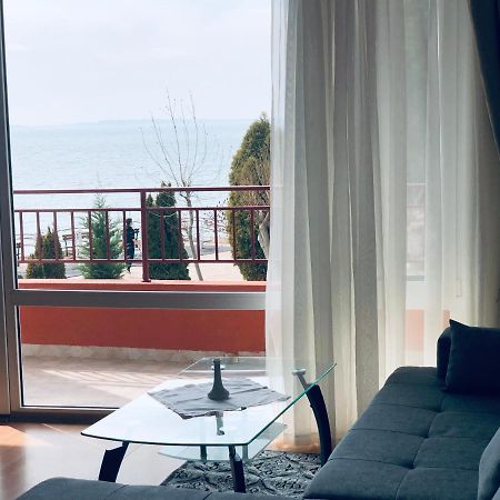 Beautiful Apartment Right By The Sea, Sveti Vlas Esterno foto