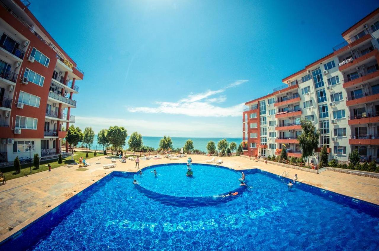 Beautiful Apartment Right By The Sea, Sveti Vlas Esterno foto