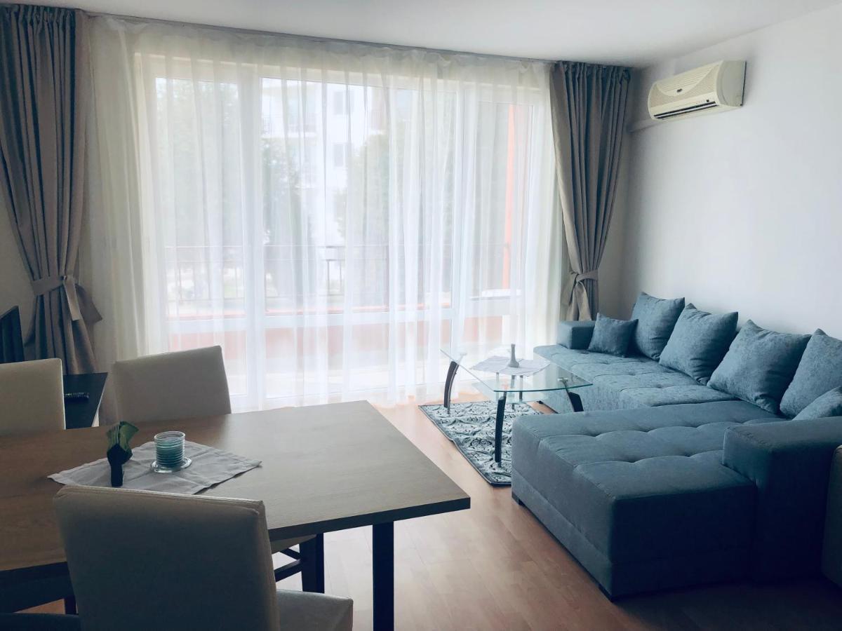 Beautiful Apartment Right By The Sea, Sveti Vlas Esterno foto