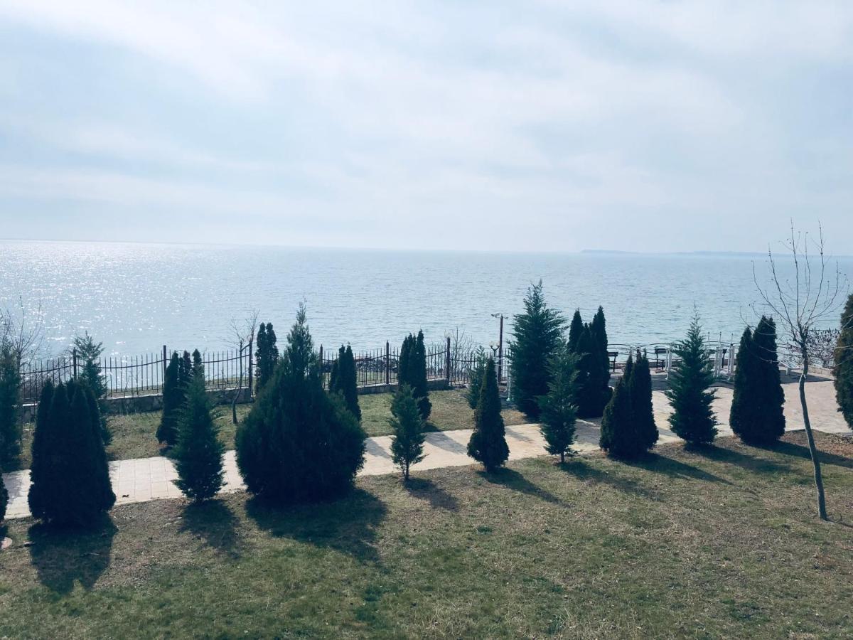 Beautiful Apartment Right By The Sea, Sveti Vlas Esterno foto