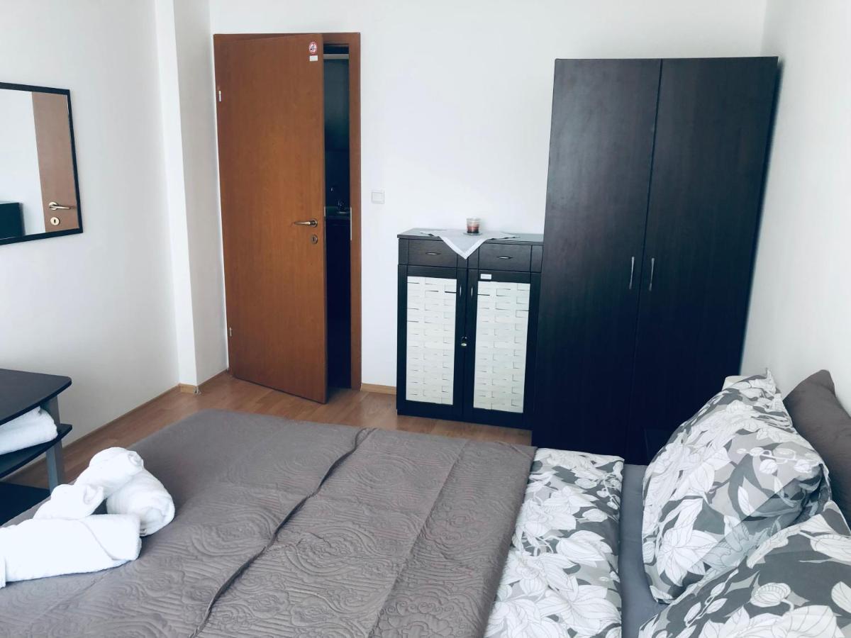 Beautiful Apartment Right By The Sea, Sveti Vlas Esterno foto