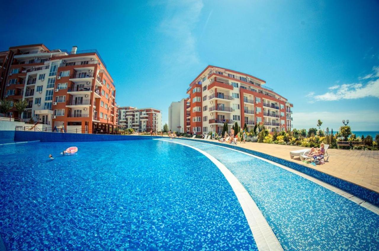Beautiful Apartment Right By The Sea, Sveti Vlas Esterno foto