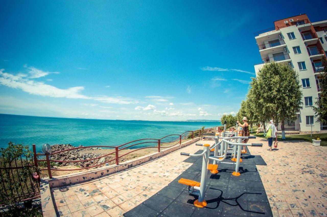 Beautiful Apartment Right By The Sea, Sveti Vlas Esterno foto