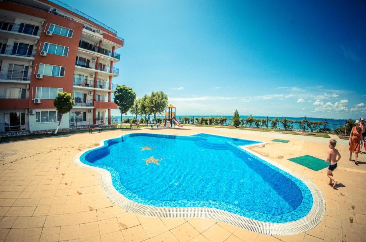 Beautiful Apartment Right By The Sea, Sveti Vlas Esterno foto