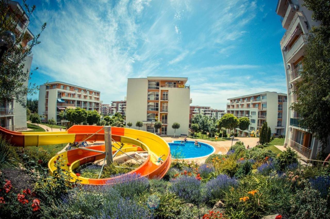 Beautiful Apartment Right By The Sea, Sveti Vlas Esterno foto