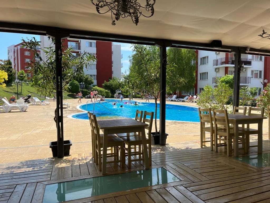 Beautiful Apartment Right By The Sea, Sveti Vlas Esterno foto