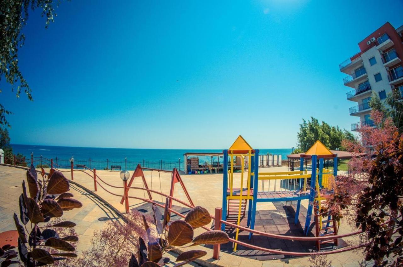 Beautiful Apartment Right By The Sea, Sveti Vlas Esterno foto