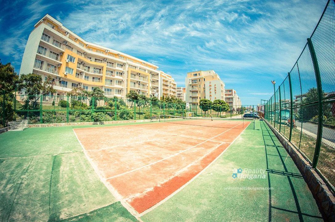 Beautiful Apartment Right By The Sea, Sveti Vlas Esterno foto