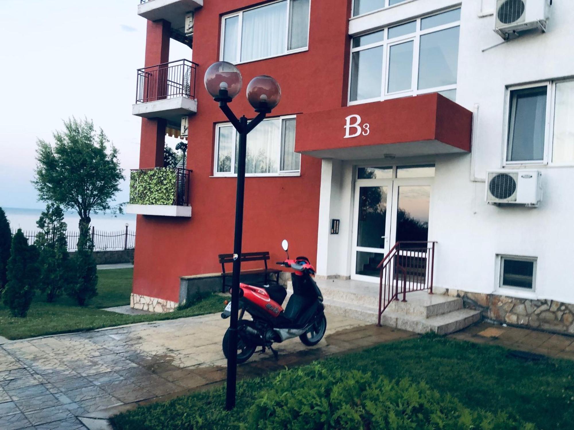 Beautiful Apartment Right By The Sea, Sveti Vlas Esterno foto