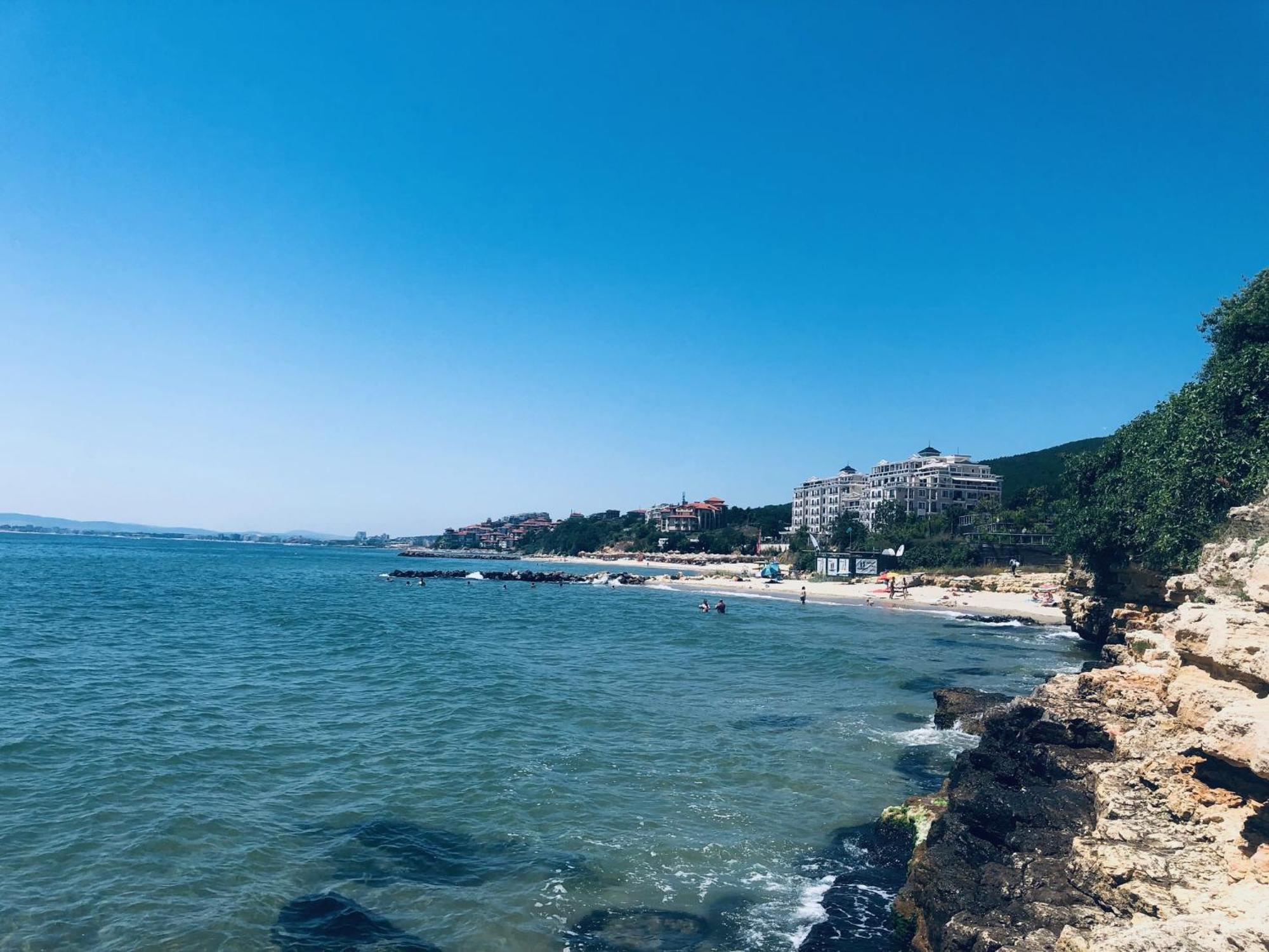 Beautiful Apartment Right By The Sea, Sveti Vlas Esterno foto
