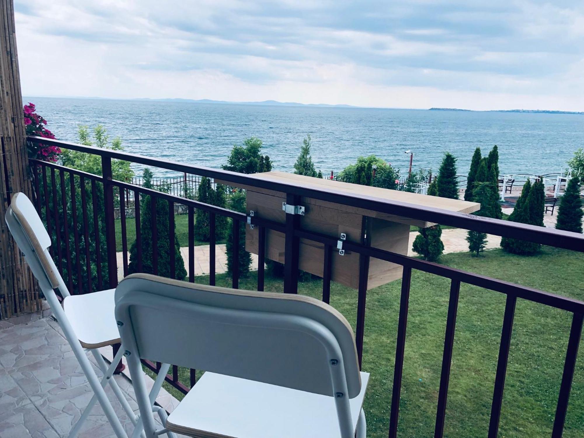 Beautiful Apartment Right By The Sea, Sveti Vlas Esterno foto